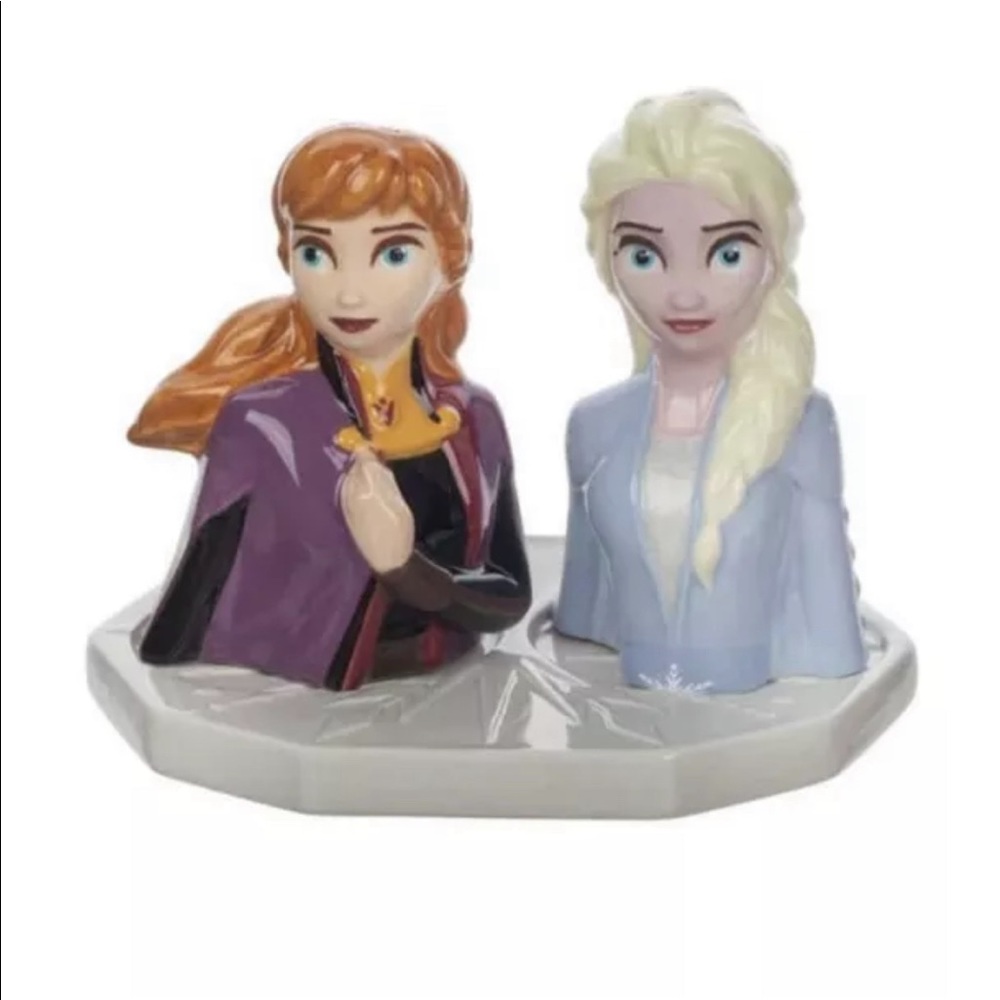 Ana and Elsa sAlt and pepper shaker